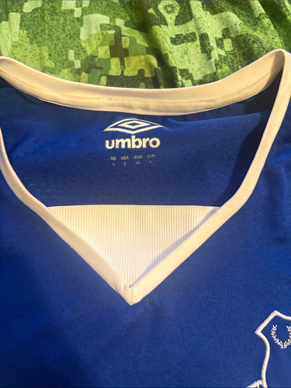 Umbro Everton England Soccer Jersey - Picture 4 of 6